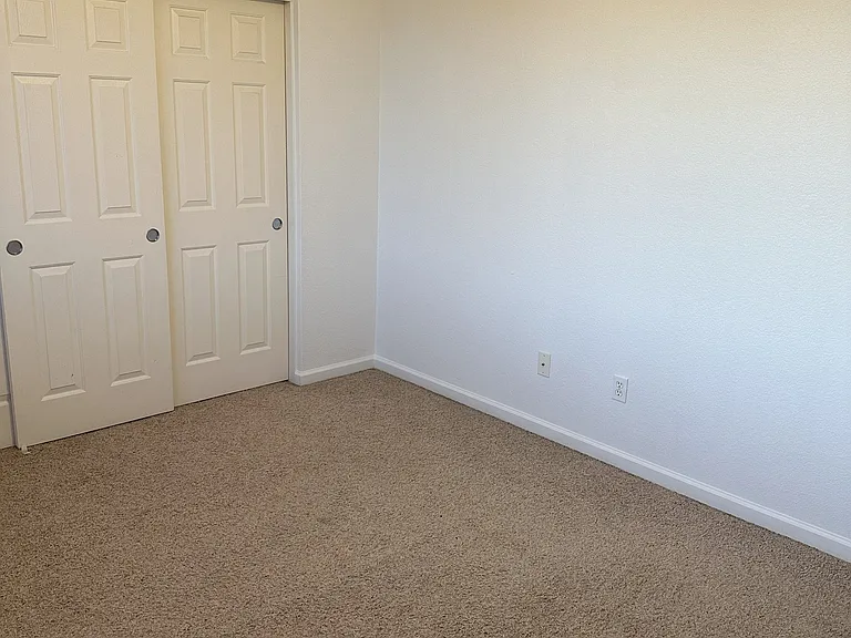 2120 Hellaby Ln — Photo 6
