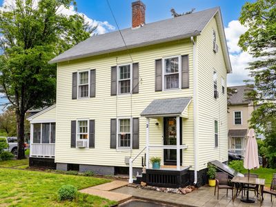 2 Middle Lane, Simsbury, CT, 06070