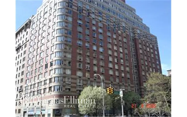 Rented by Douglas Elliman | media 24