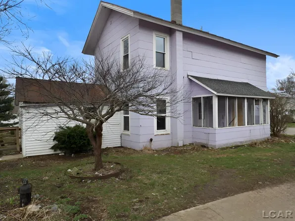 2713 Lilac Rd, Hillsdale, MI 49242