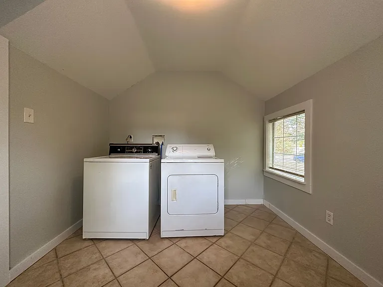 4024 Macarthur Dr — Photo 18
