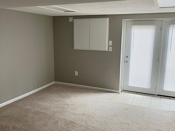 3rd image of 1004 Idylwild Dr