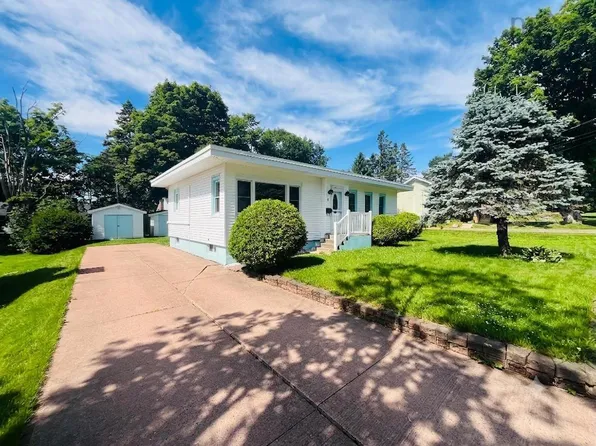 7 Franklyn St, Amherst, NS B4H 3X3