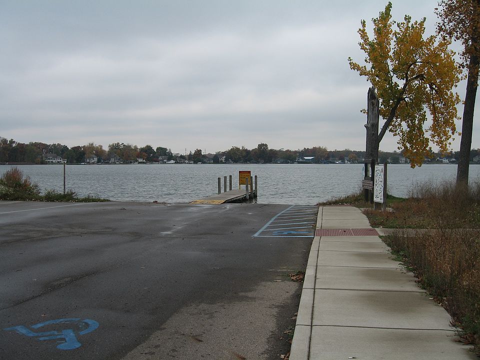 2nd image of 9632 Woodlawn Dr