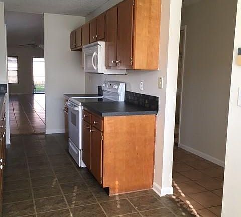2nd image of 2326 Townsquare Dr