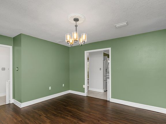 5th image of 366 Marie Cir NW