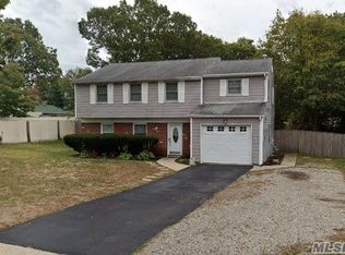 4 Valiant Dr, South Setauket, NY 11720