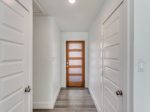 2nd image of 3821 Horizon Pl