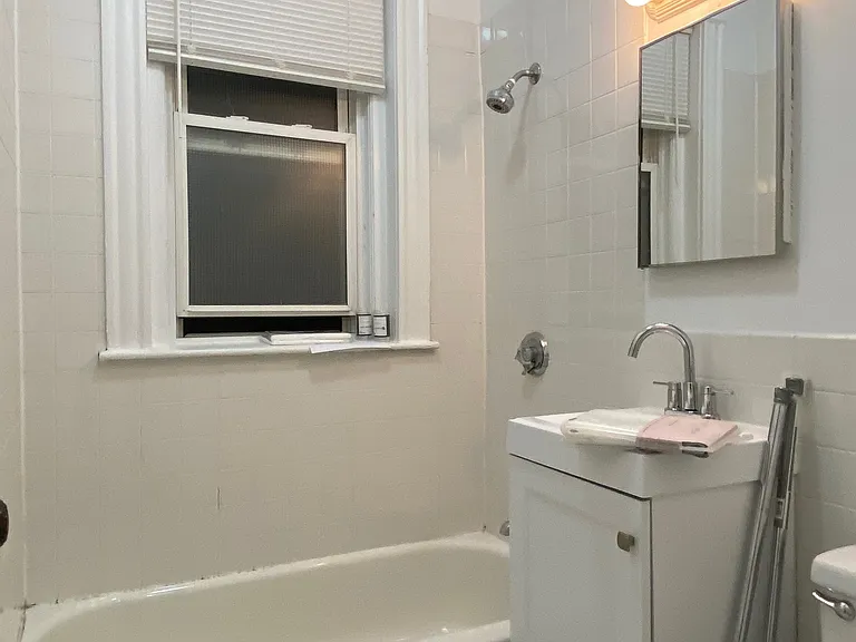 43 Strathmore Rd #4 — Photo 21