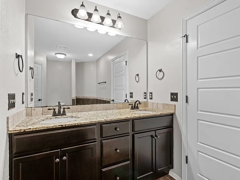 1166 S Blue Willow Ave — Photo 16