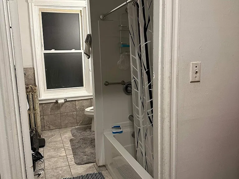 2nd floor full bathroom