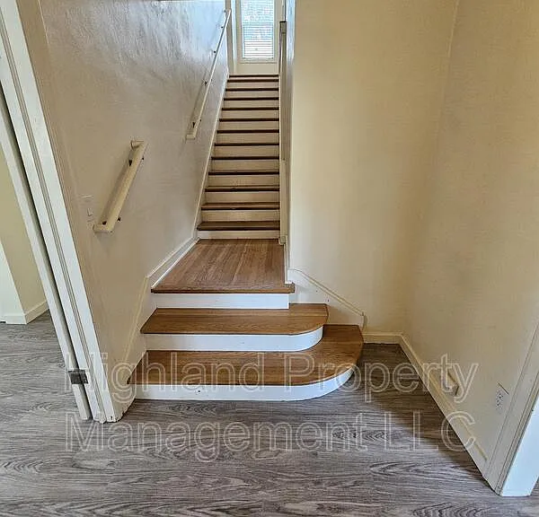 1020 NE B St #7 — Photo 9