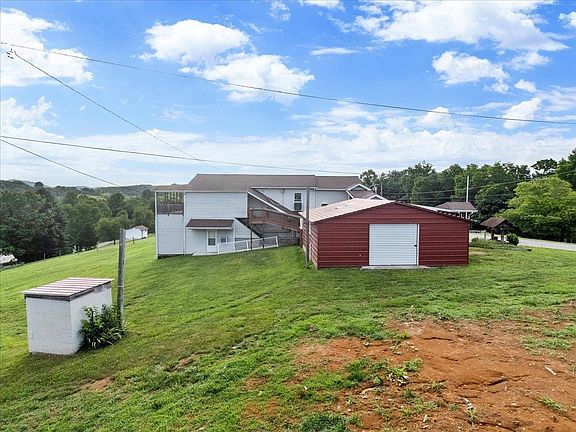 3rd image of 318 Sunny Ridge Rd