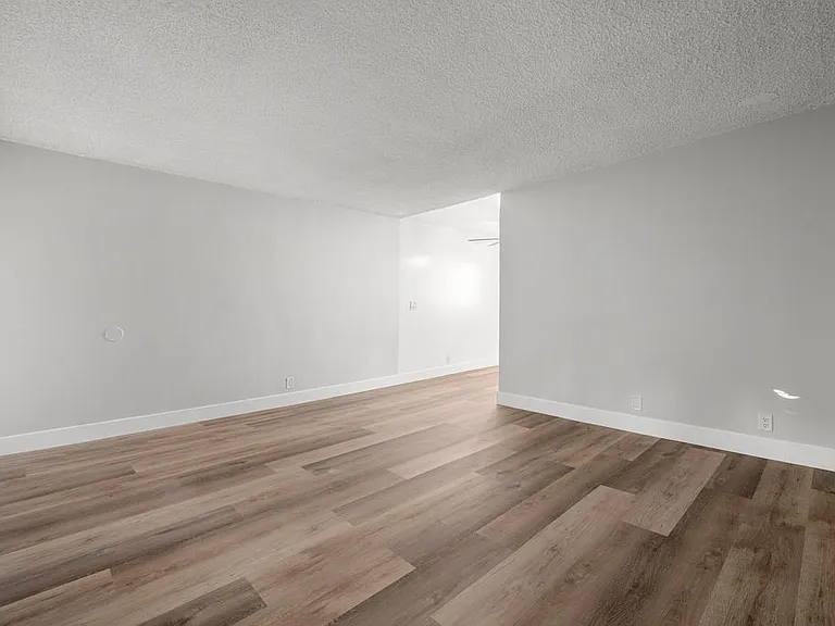 815 Victor Ave — Photo 17