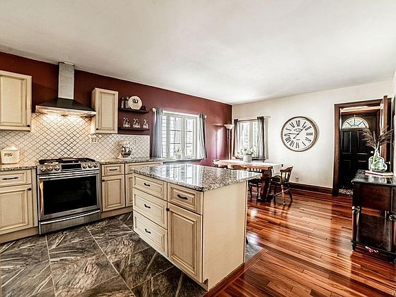 3rd image of 1474 Kensington Ave