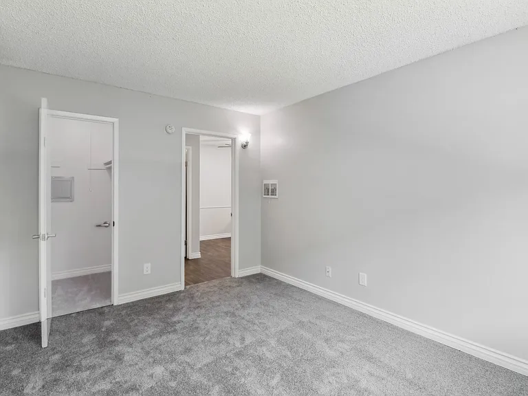 The Atherton Apartments — Photo 14
