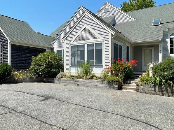 77 Blue Spruce Way #77, Mashpee, MA 02649