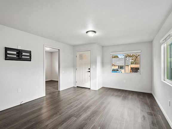 4th image of 21552 Eva Clair Street