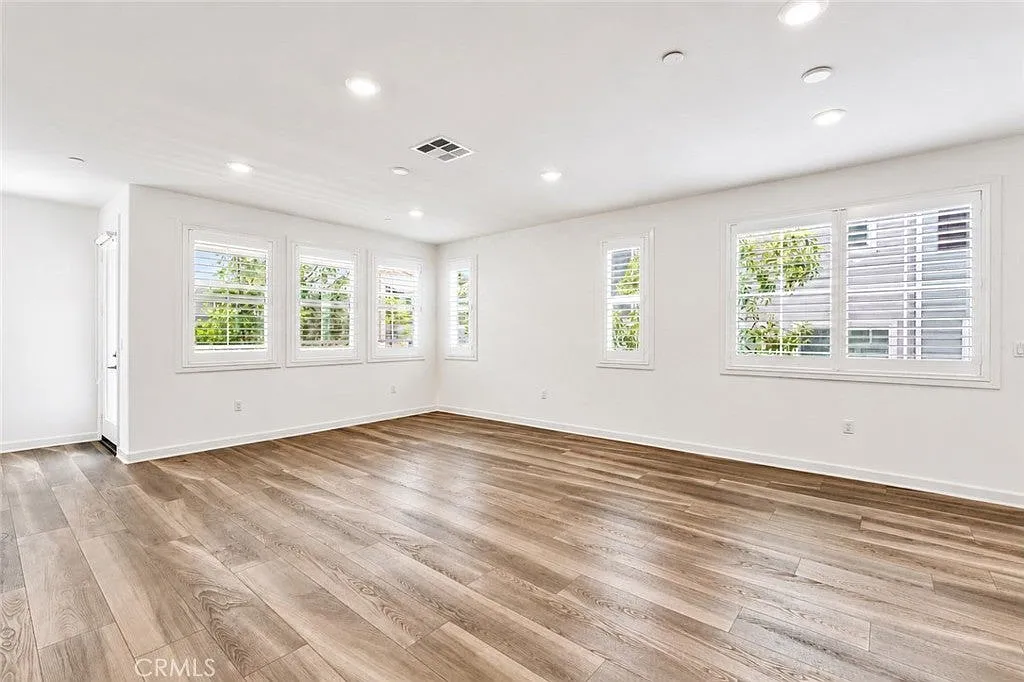 4 bed, 3.5 bath, 1870 sqft, $4,500 — Photo 3