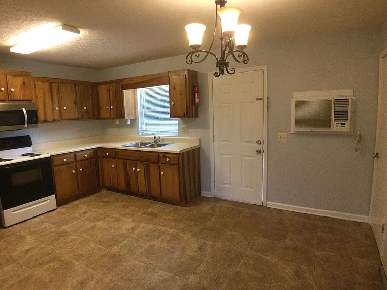 5602 Thornspring Apartments — Photo 6