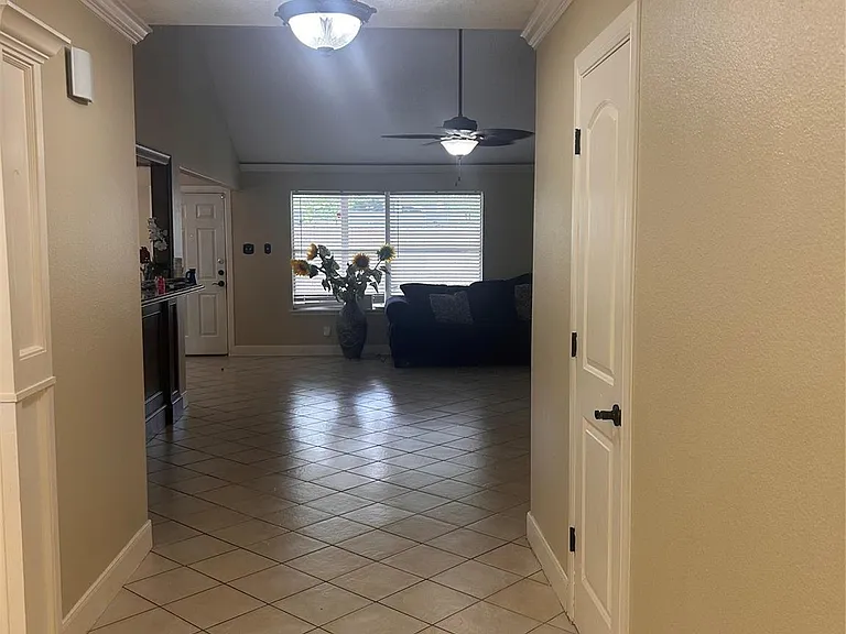 7811 Fall Glen Dr — Photo 2