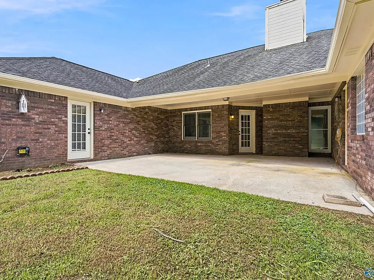 135 Castleton Dr — Photo 17