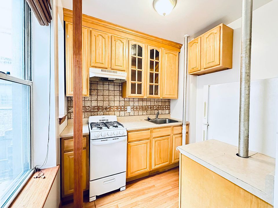 1st image of 421 E 65th St APT 14