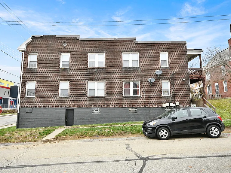 2015-2017 West St #3 — Photo 21