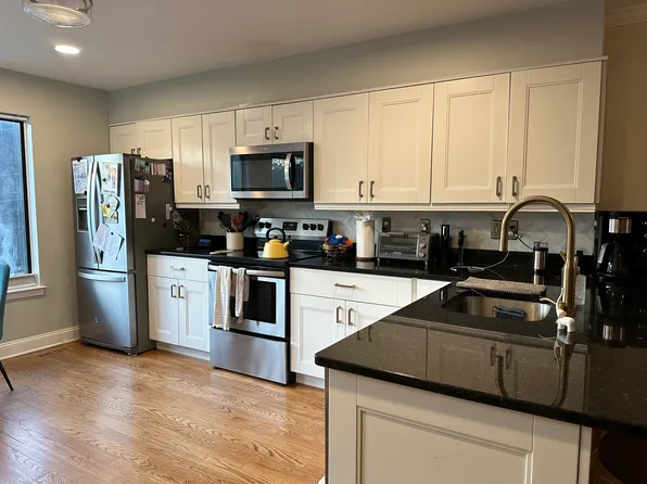 33 Pleasant St APT 6, Stamford, CT 06901