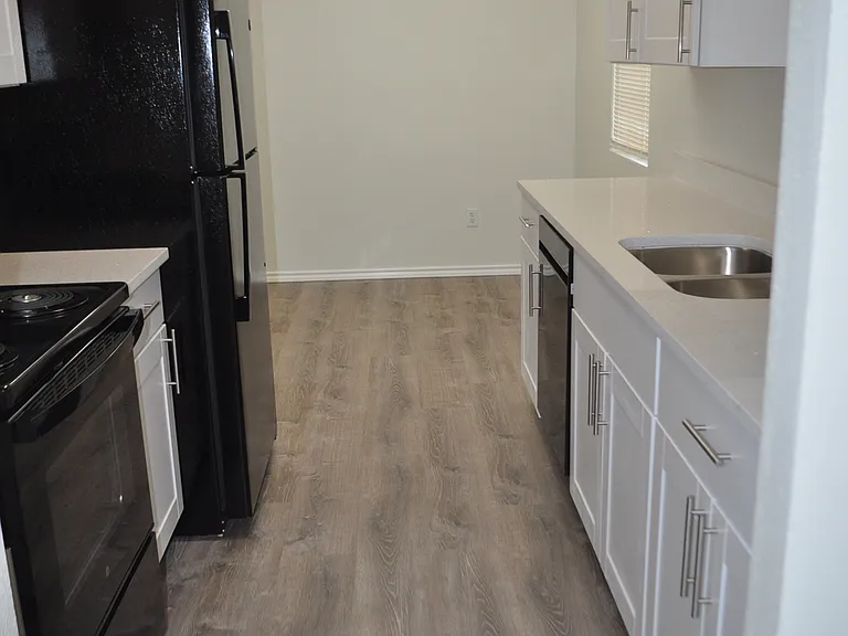 809 W Brown St — Photo 5
