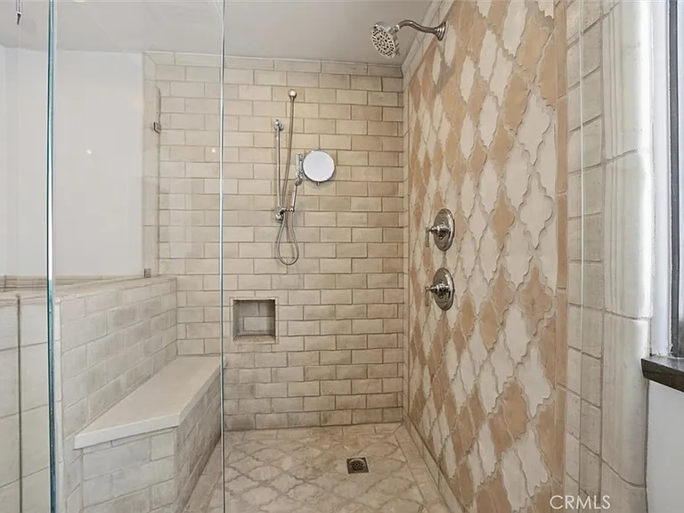 221 24th St — Photo 33