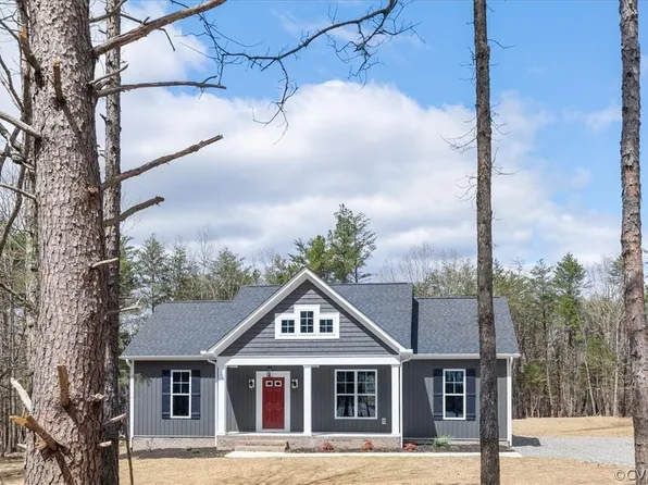 1593 Spreading Oak Rd, Arvonia, VA 23004