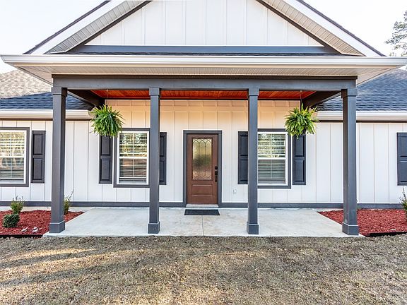 2nd image of 823 Meridian Rd