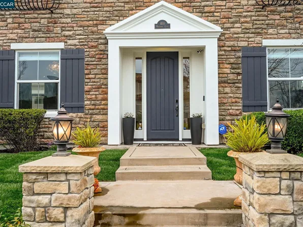 400 Marsanne Ct, Danville, CA 94506