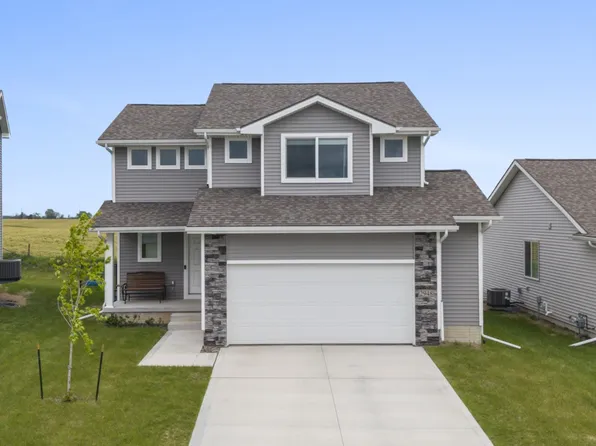 2948 Primrose Ln, Pella, IA 50219