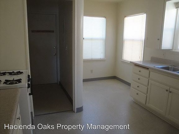 4th image of 113 W El Camino St