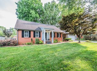 1930 Mosswood Dr, Bowling Green, KY 42104