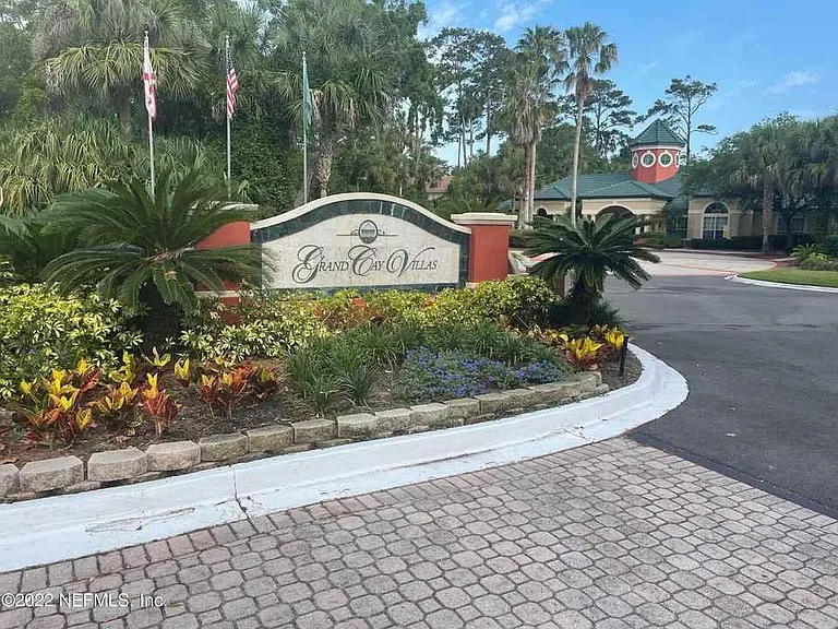 160 Veracruz Dr — Photo 13