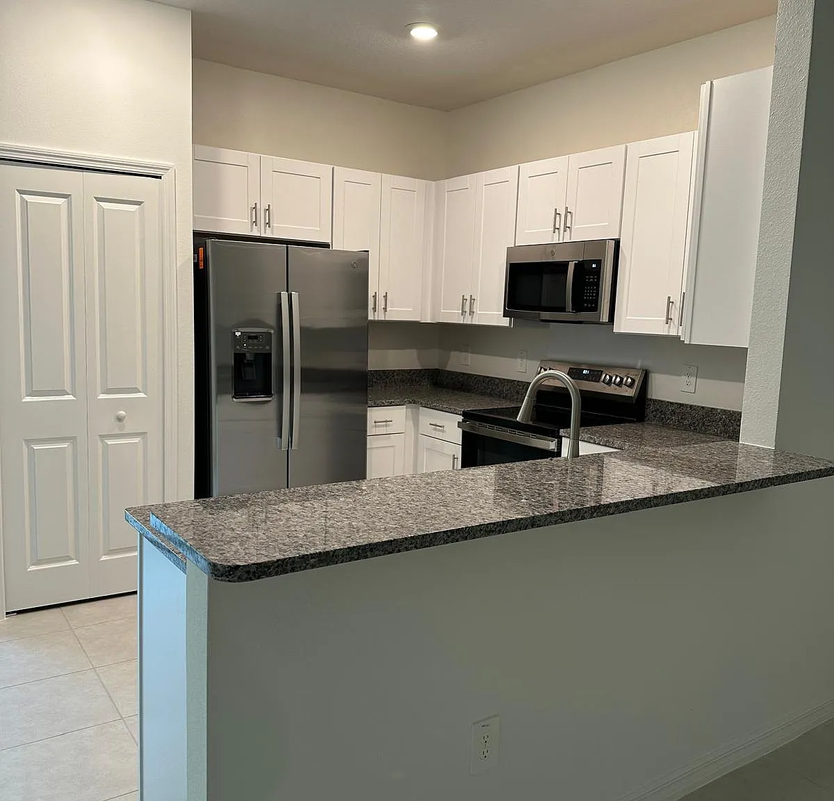 3 bed, 2.5 bath, 1666 sqft, $1,975 — Photo 2