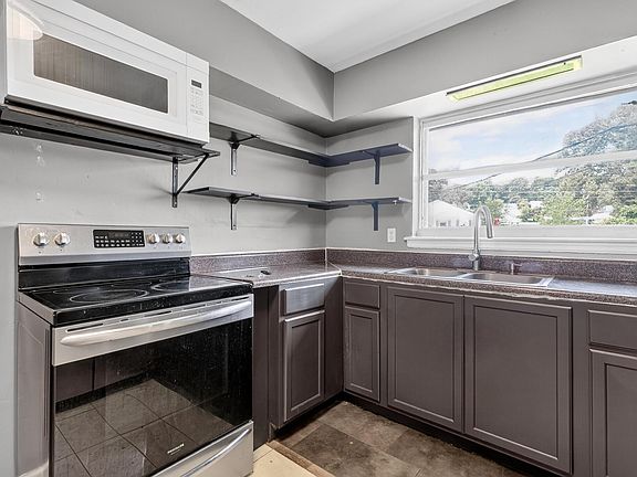 5th image of 919 Belvoir Ave
