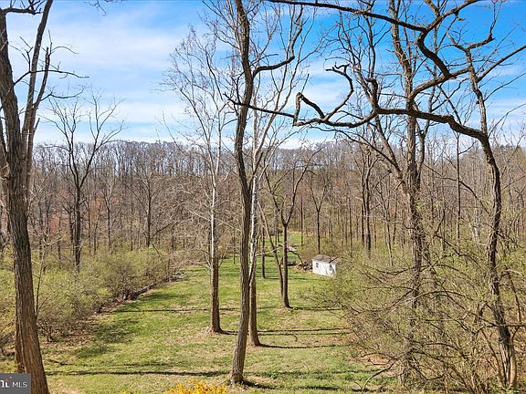 4th image of 241 Blossom Ct