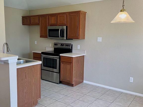 3rd image of 2505 Highridge Dr
