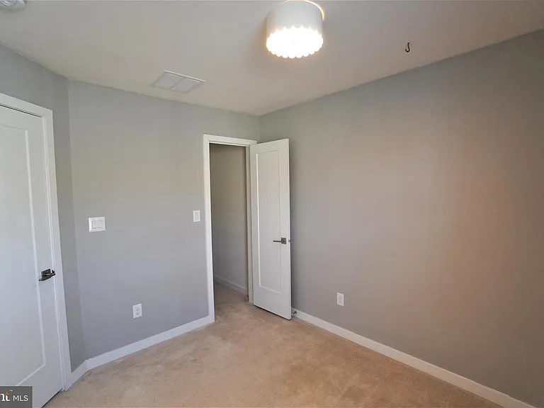 6 Manchester Dr — Photo 33