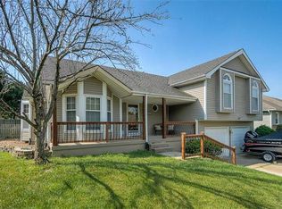 1117 NE Hunters Rdg, Lees Summit, MO 64086