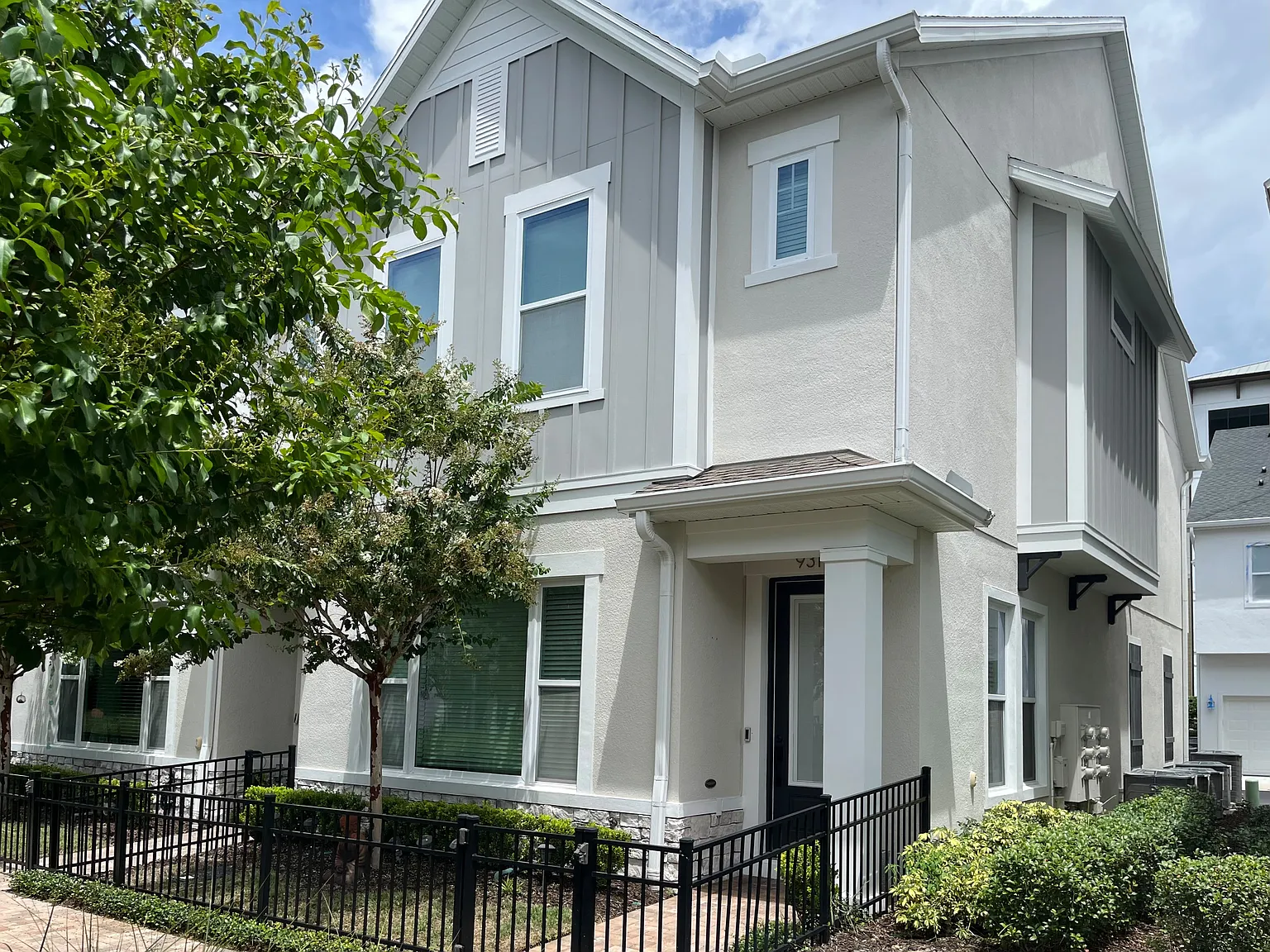 3 bed, 1606 sqft, $3,200 — Photo 2