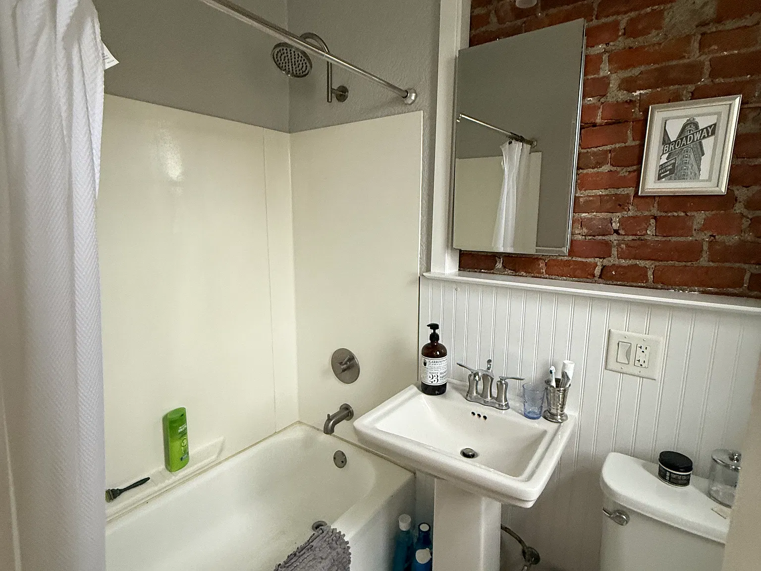 3 bed, 1300 sqft, $2,000 — Photo 3
