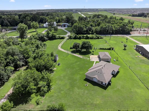 329 Gou Hole Rd, Cove, TX 77523