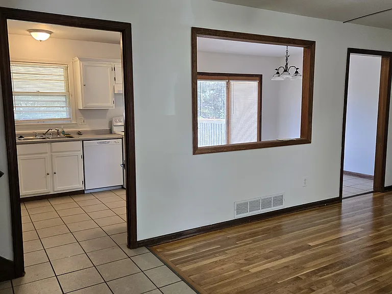 13326 Donnelly Ave — Photo 4