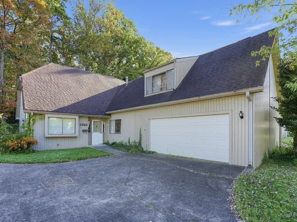 1523 Lake Forest Dr, Charlottesville, VA 22901