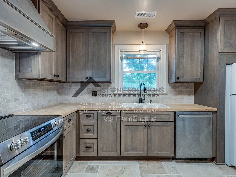 715 Hillsboro Rd — Photo 22